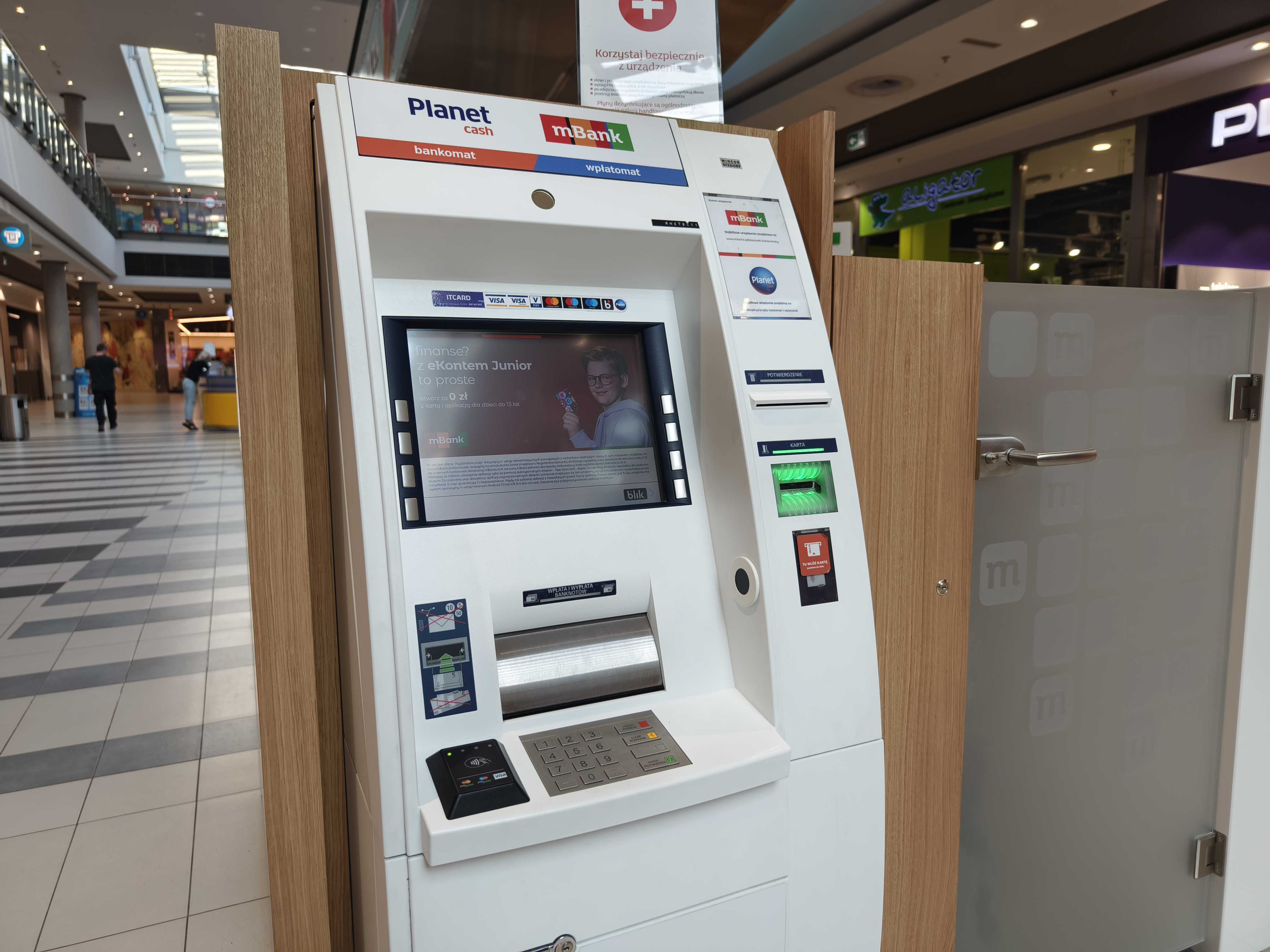 Sposób na bankomat. Włóż papier, wyjmij gotówkę