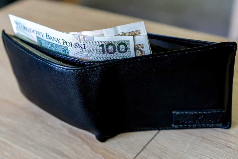 Widzisz banknoty na chodniku? Lepiej ich nie podnoś
