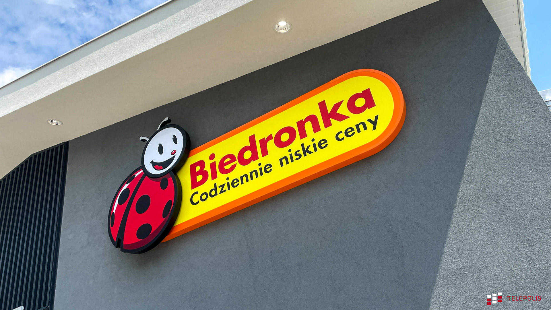 Biedronka w nowym formacie. Kupuj przez całą dobę