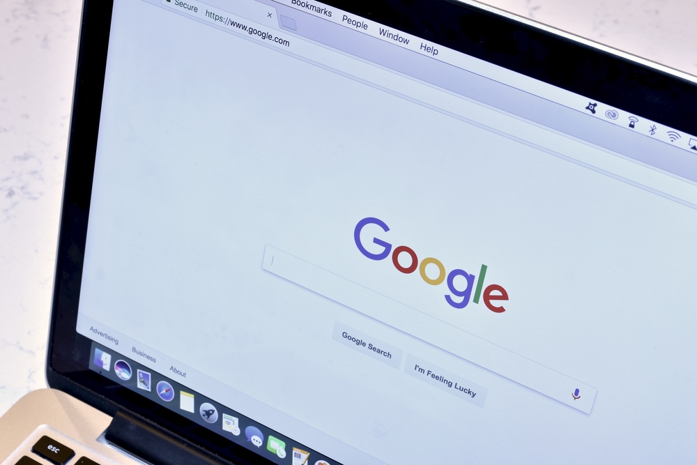 Pułapka w Google. Wpisujesz popularne hasło i cię mają