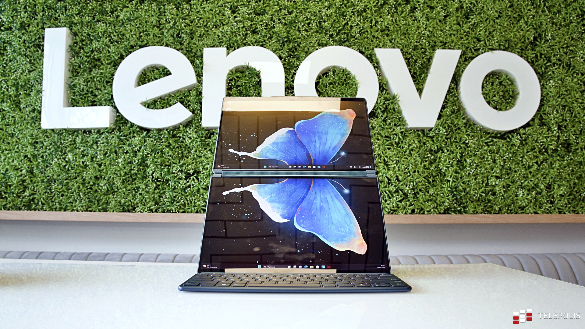 Potwór nie laptop. Dwa ekrany, wielka wydajność i długi czas pracy