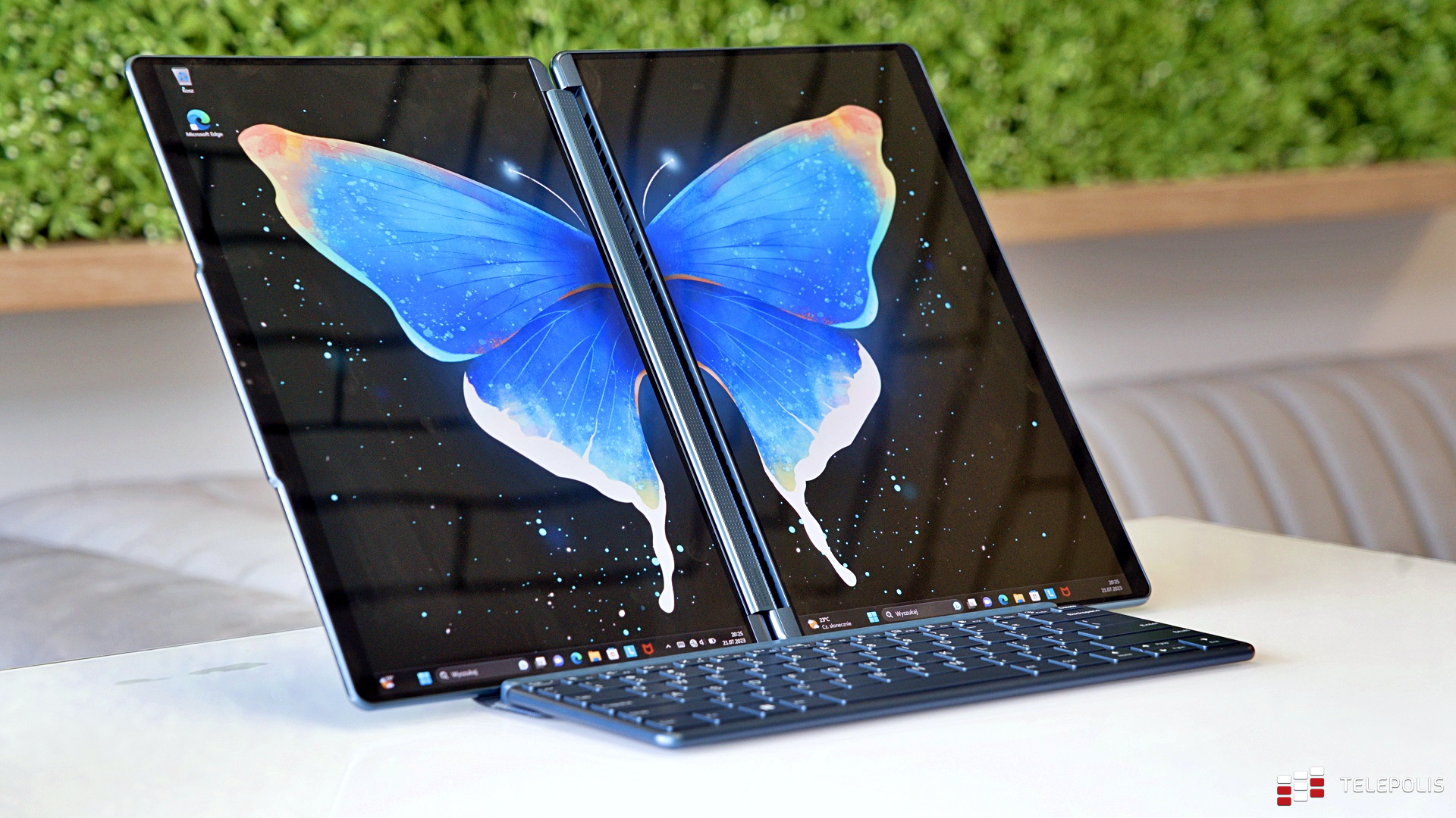 Potwór nie laptop. Dwa ekrany, wielka wydajność i długi czas pracy