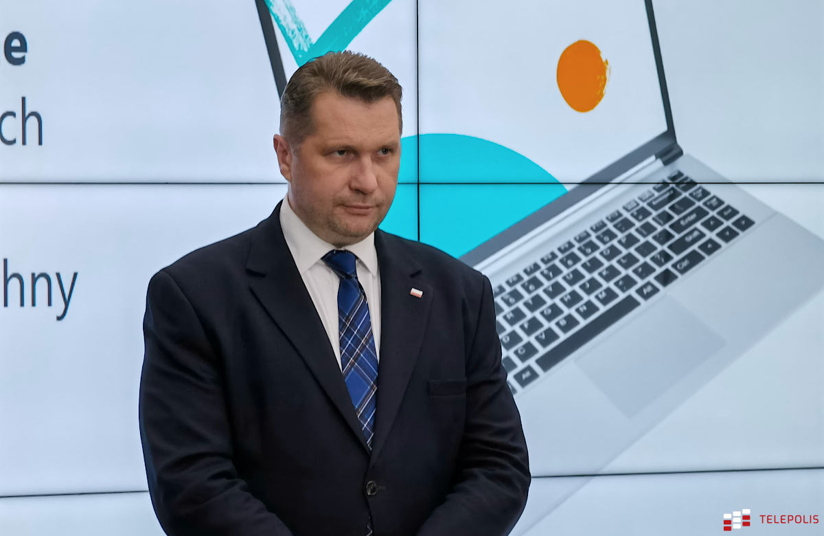 Rząd we wrześniu rozda pierwsze 290 tys. laptopów dla uczniów