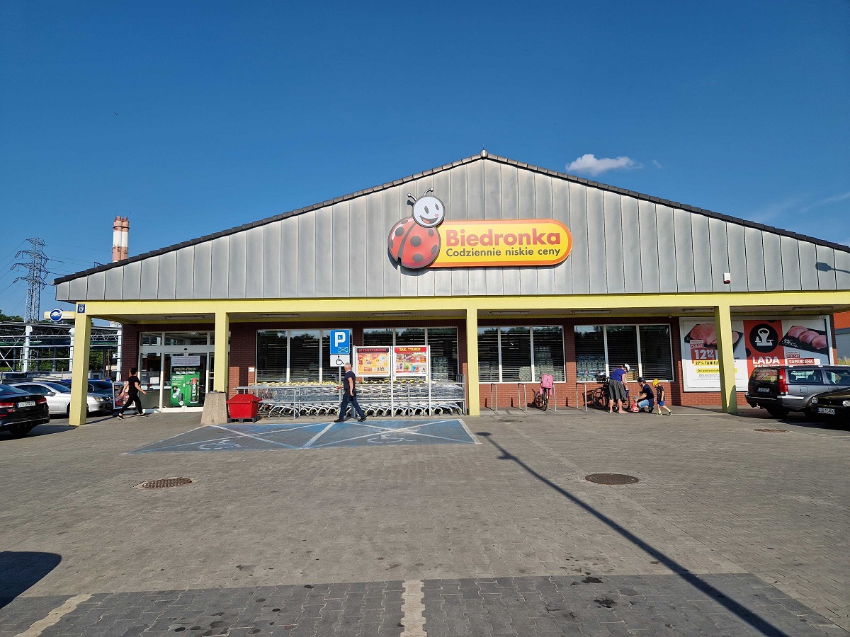 Biedronka kusi fanów taniej elektroniki. W ofercie m.in. telewizor