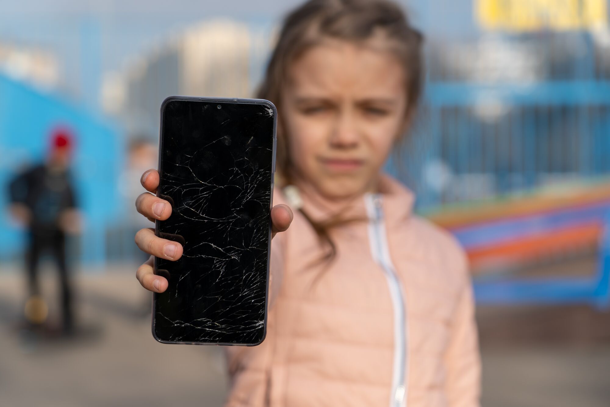 Dziecko zepsuło telefon? To atak na Twoje pieniądze