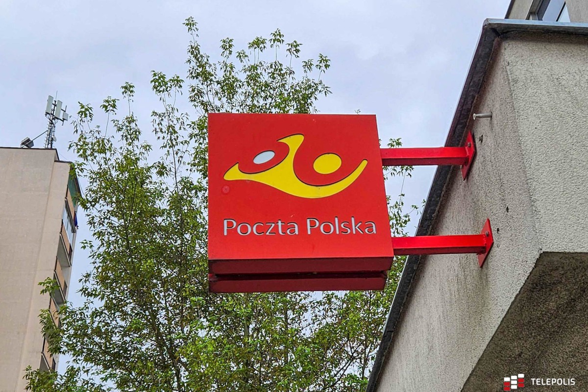 Klienci Poczty Polskiej coraz częściej płacą bezgotówkowo
