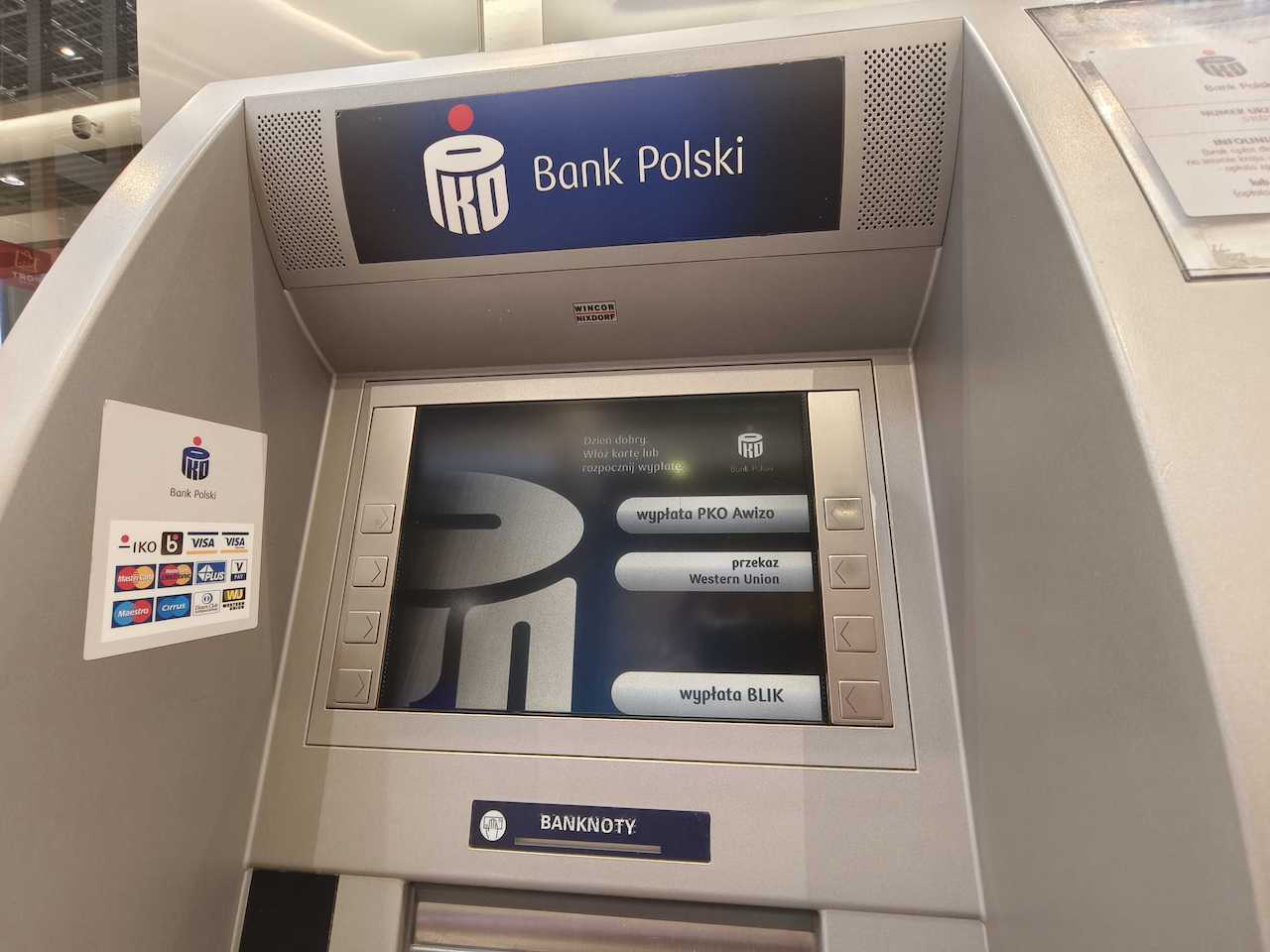 Tajemniczy numer 225482940 nęka klientów PKO BP. Wyjaśniamy