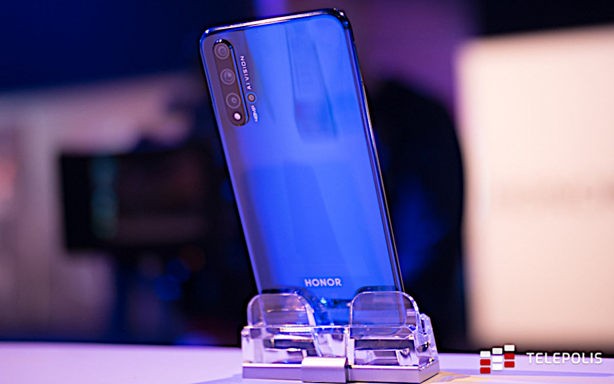 Popularne smartfony wracają do Polski. Są na wyłączność w jednej sieci