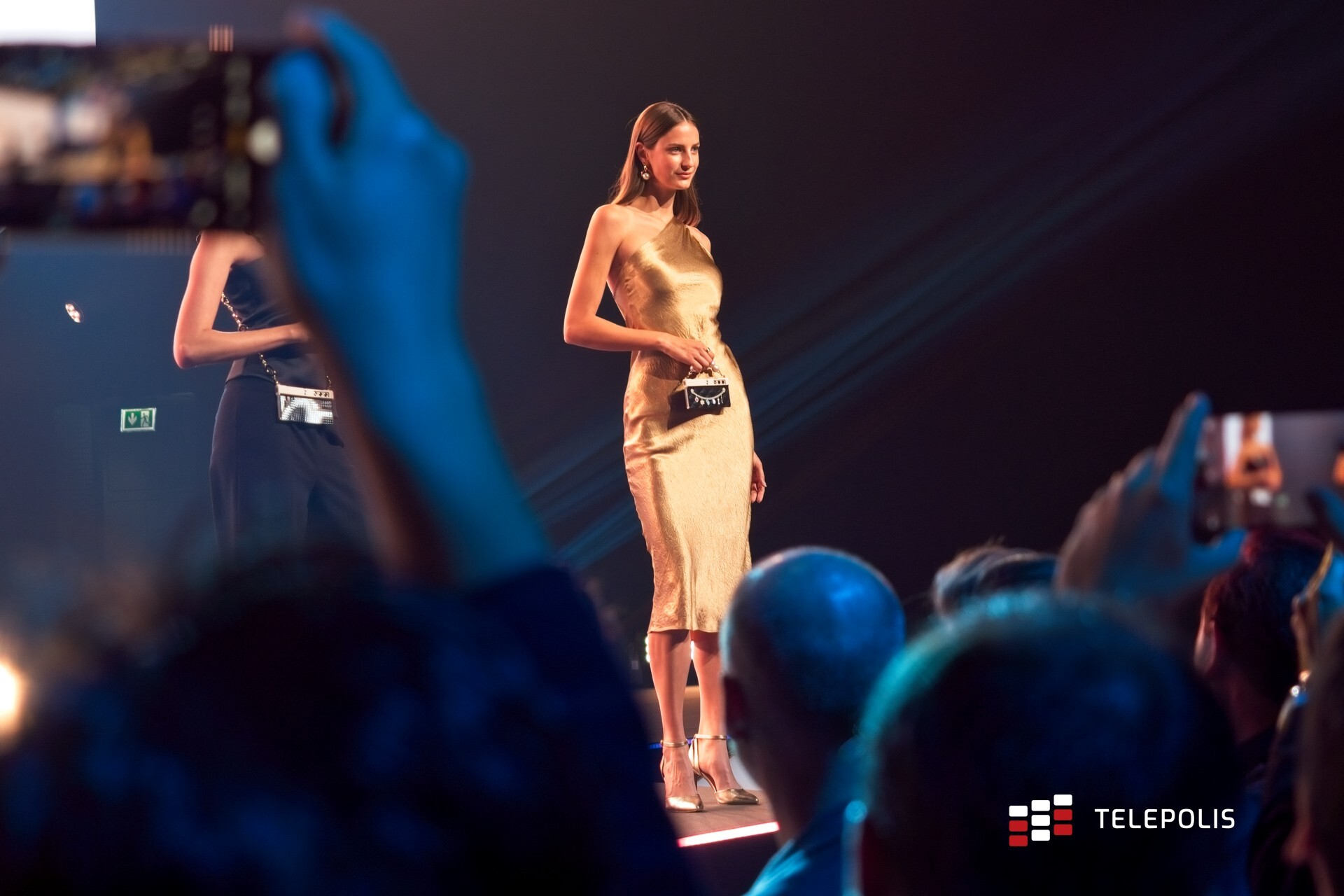 Honor V Purse – smartfon jak damska torebka. Do Europy wkracza Magic V2