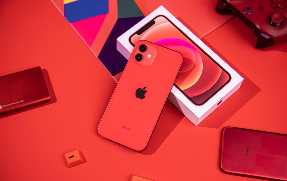 iPhone 12 ma zbyt silne promieniowanie? Kolejne kraje badają