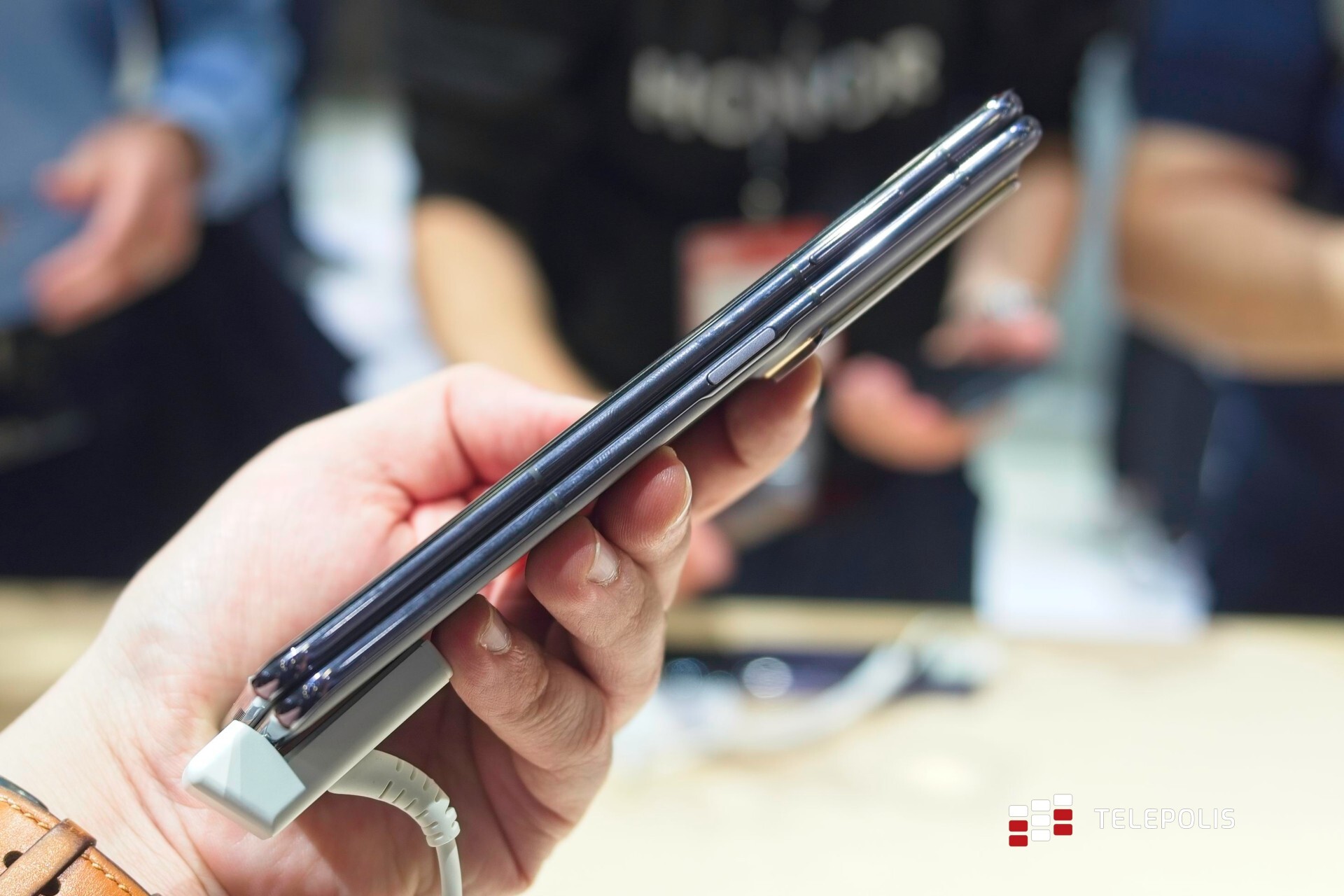 Honor V Purse – smartfon jak damska torebka. Do Europy wkracza Magic V2