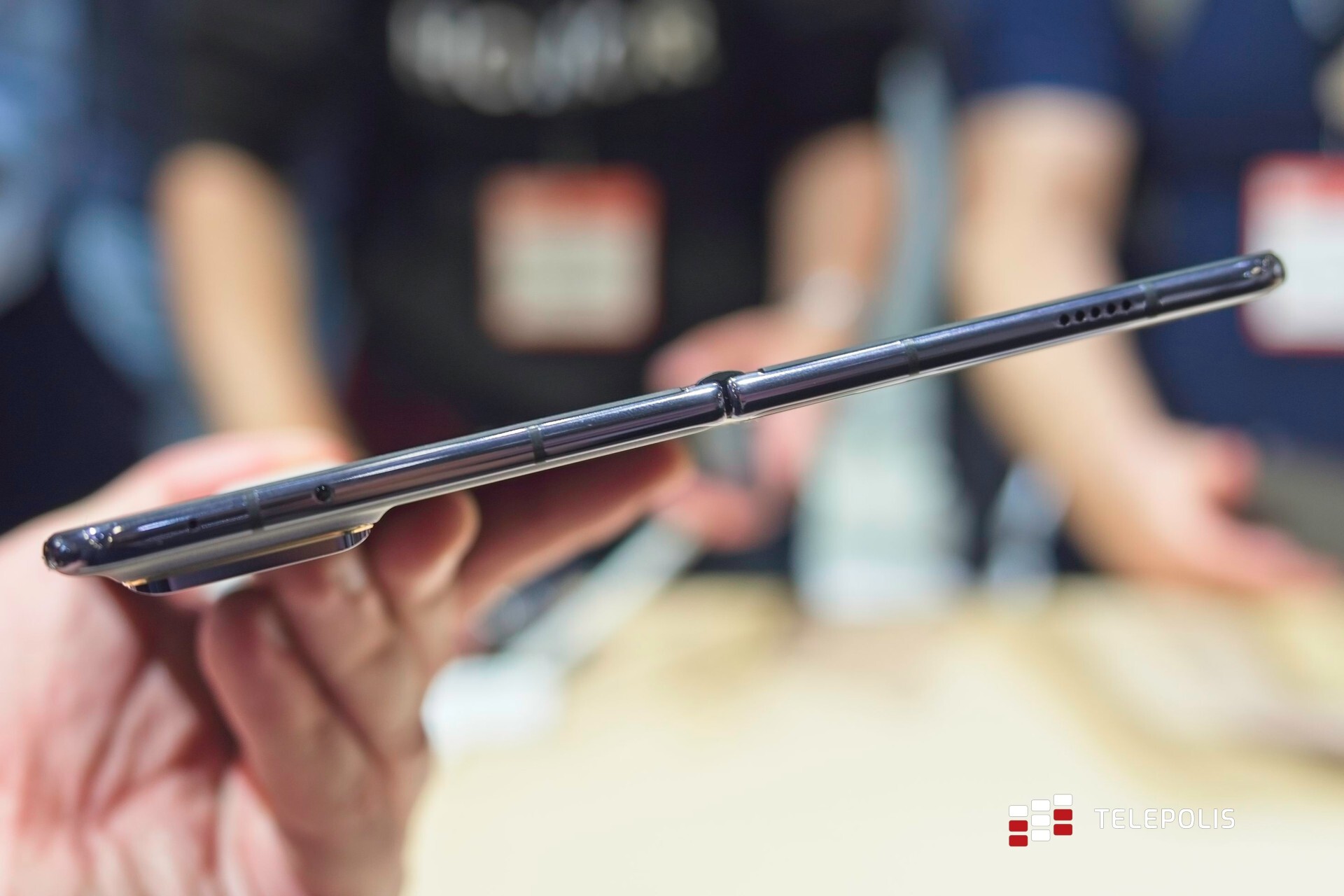 Honor V Purse – smartfon jak damska torebka. Do Europy wkracza Magic V2