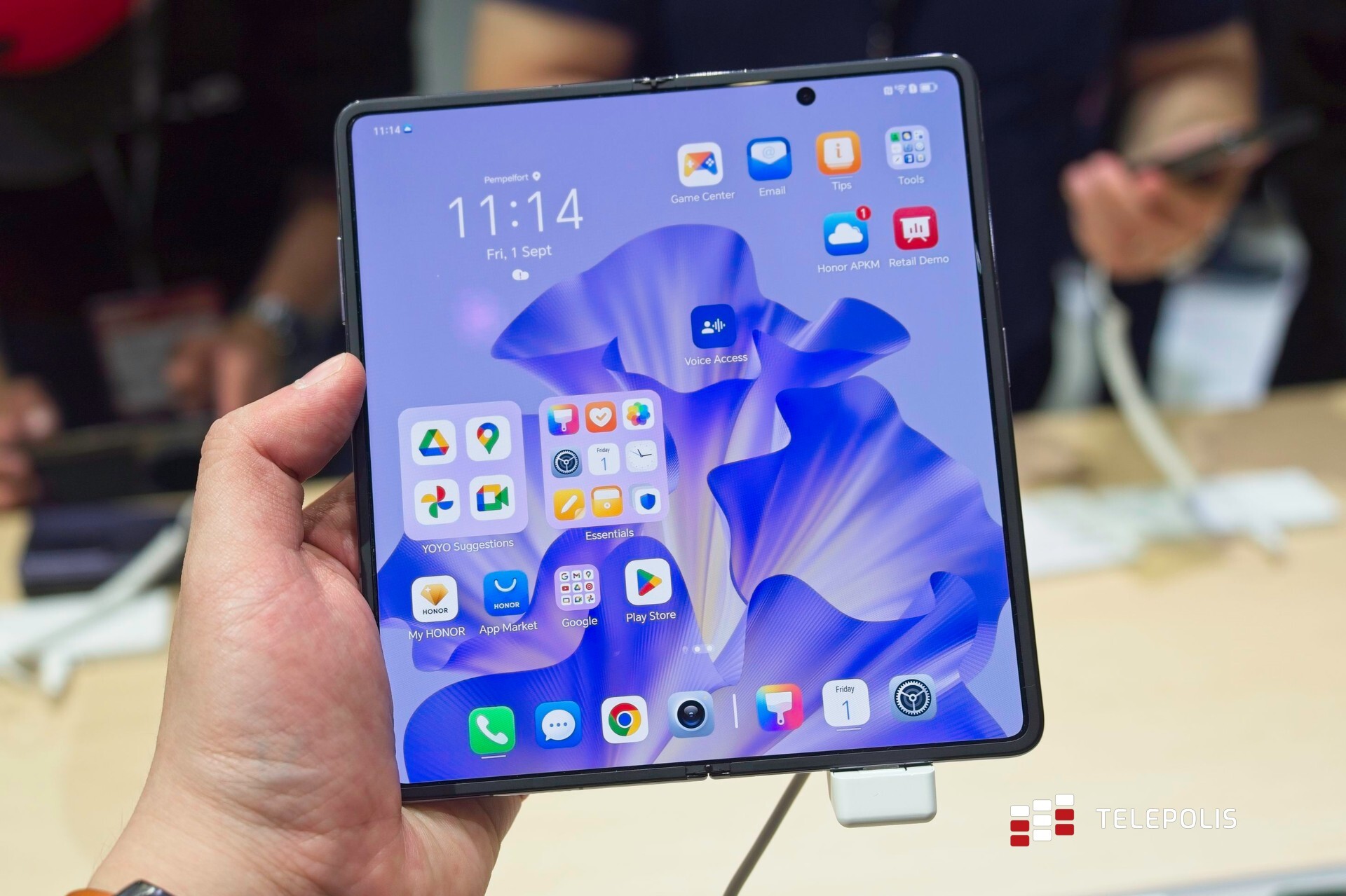 Honor V Purse – smartfon jak damska torebka. Do Europy wkracza Magic V2