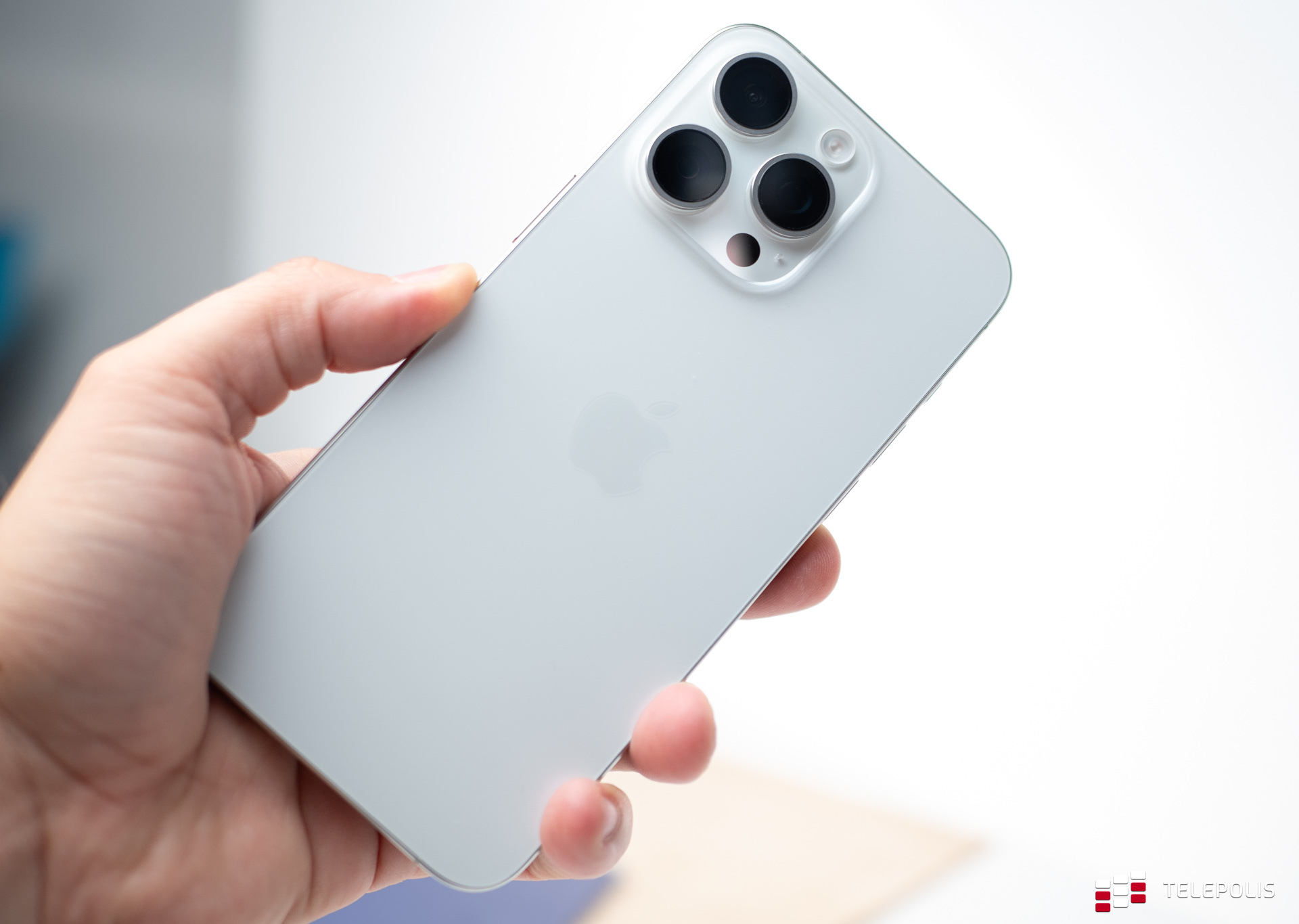 iPhone 15 obiektem drwin. Nosisz go w etui, albo masz problem