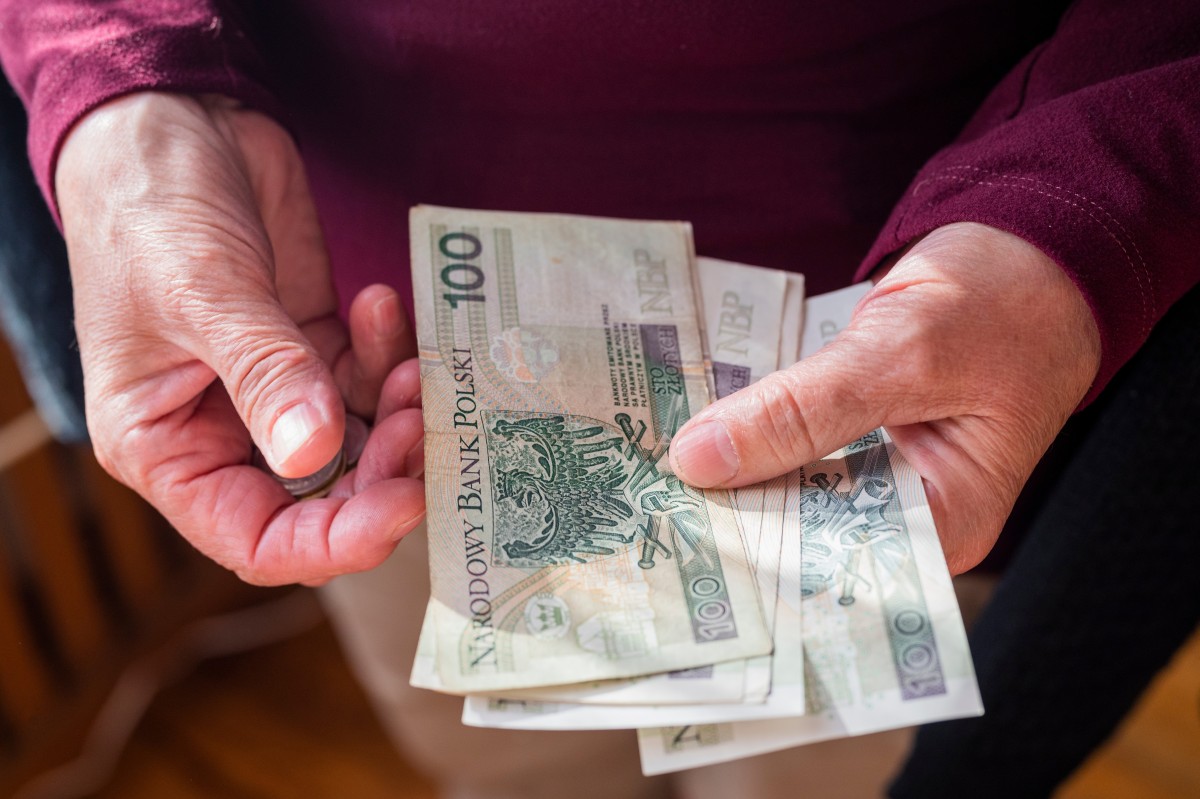 Polka chciała pomóc córce. Ktoś z jej rodziny stracił 50000 zł