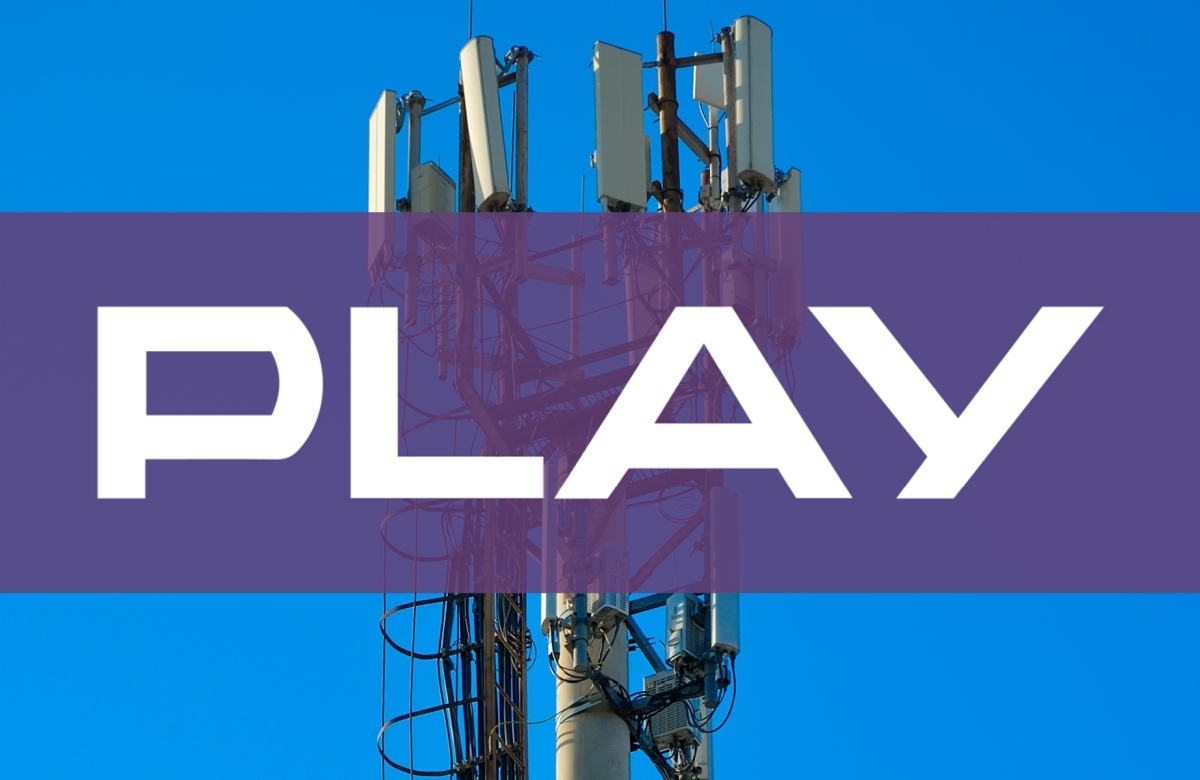 Play nie odpuszcza. Uruchomił nowe stacje i zwiększył zasięg