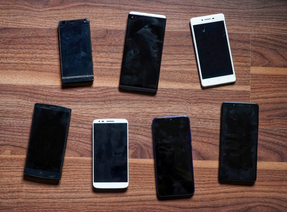 Jeśli smartfon, to używany. Kupujemy je coraz częściej