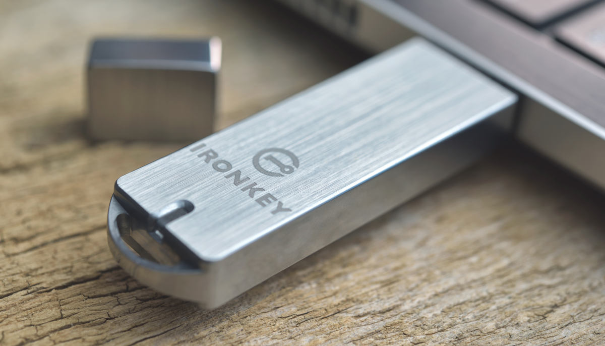 Ten pendrive skrywa ponad 1 mld zł. Tylko, jest mały problem