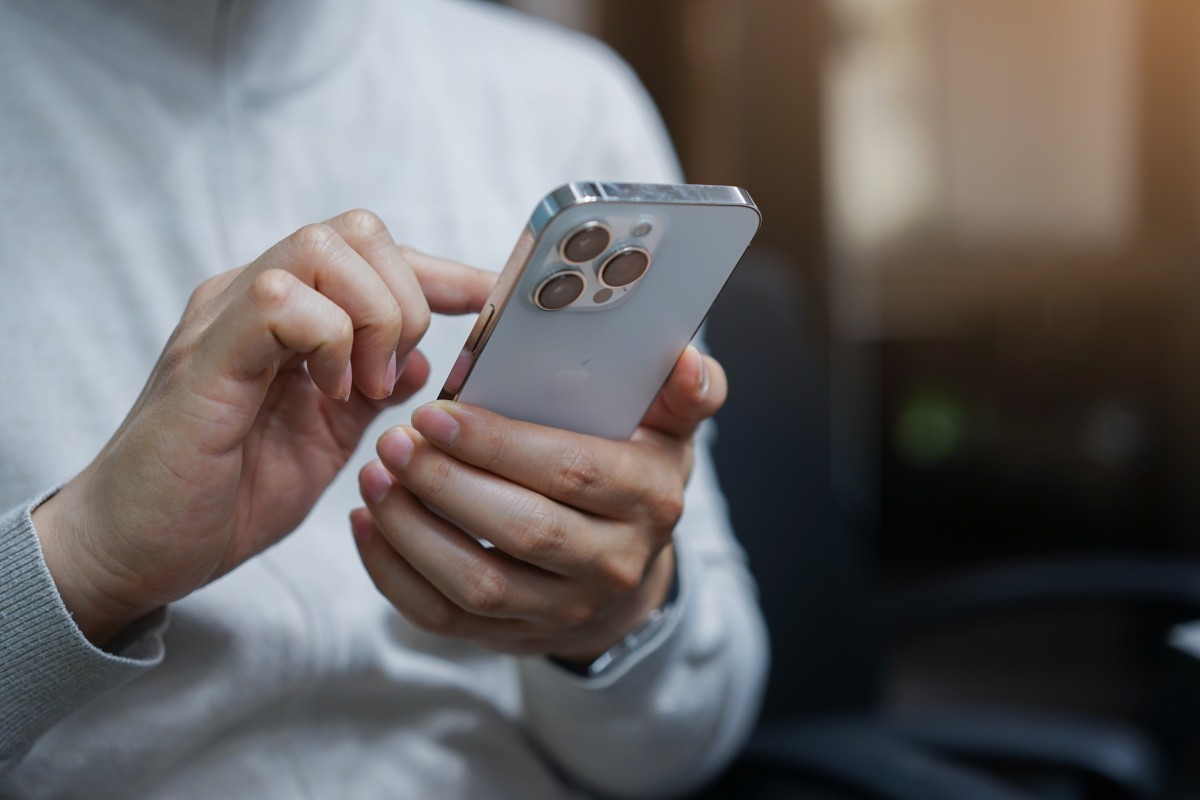 To etui do iPhone'a 15 zawsze wygląda jak nowe