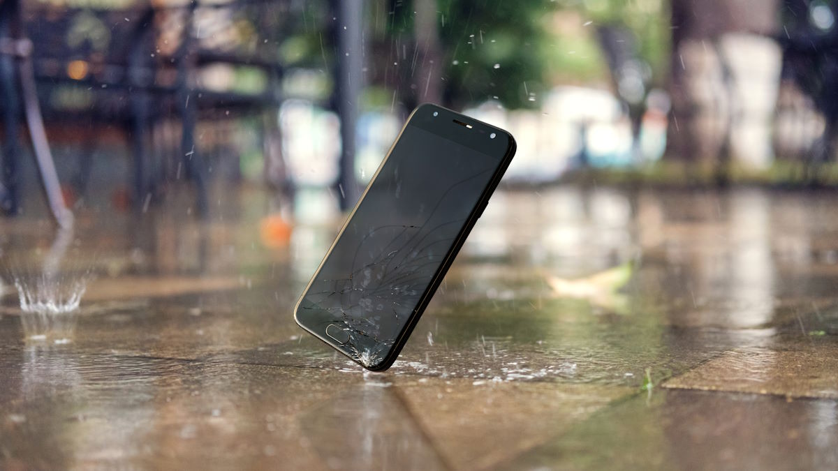 Pilnie usuń to z telefonu. Podkrada pieniądze z konta