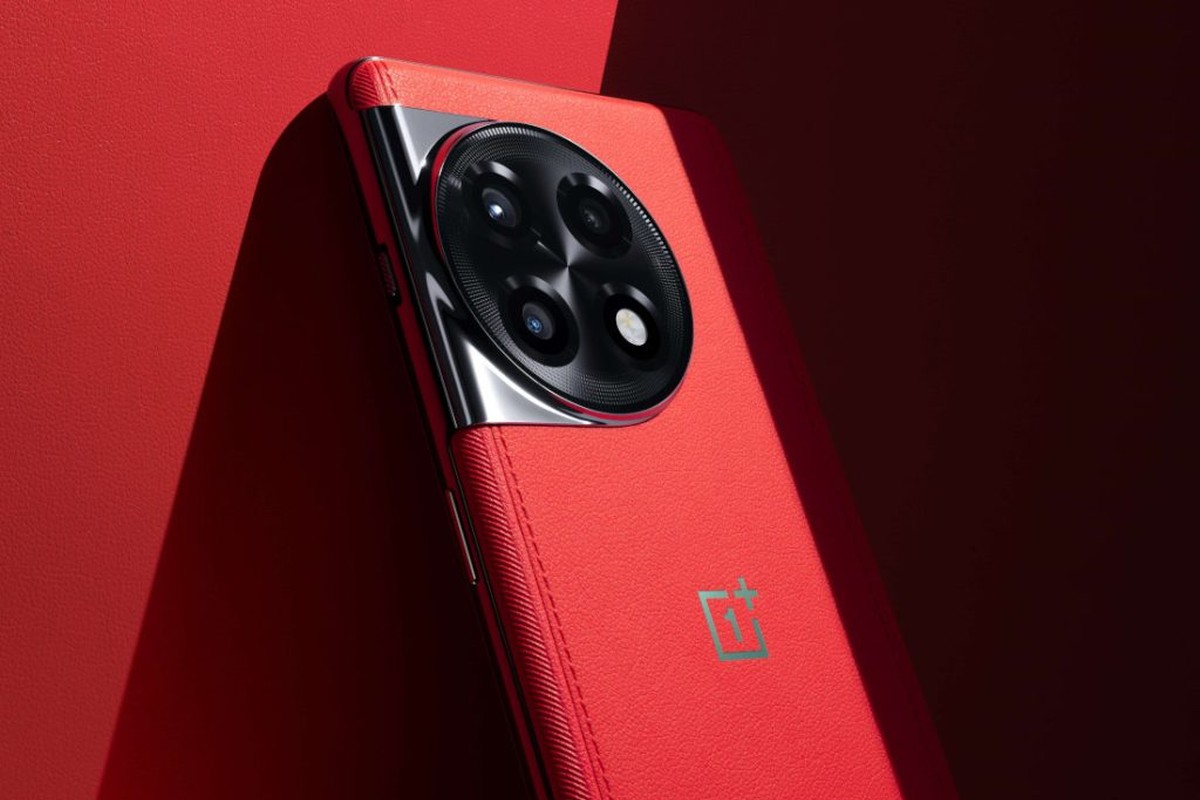 Czerwony OnePlus 11R to potwór z 18 GB RAM