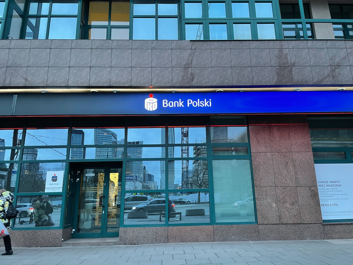 PKO BP nałoży klientom blokadę. W dodatku weźmie za to pieniądze