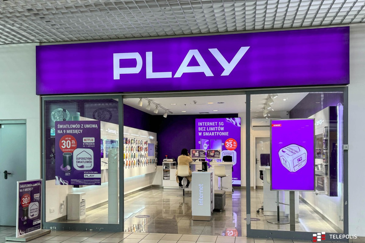 Ten smartfon kupisz tylko w Play. Są też fioletowe przeceny