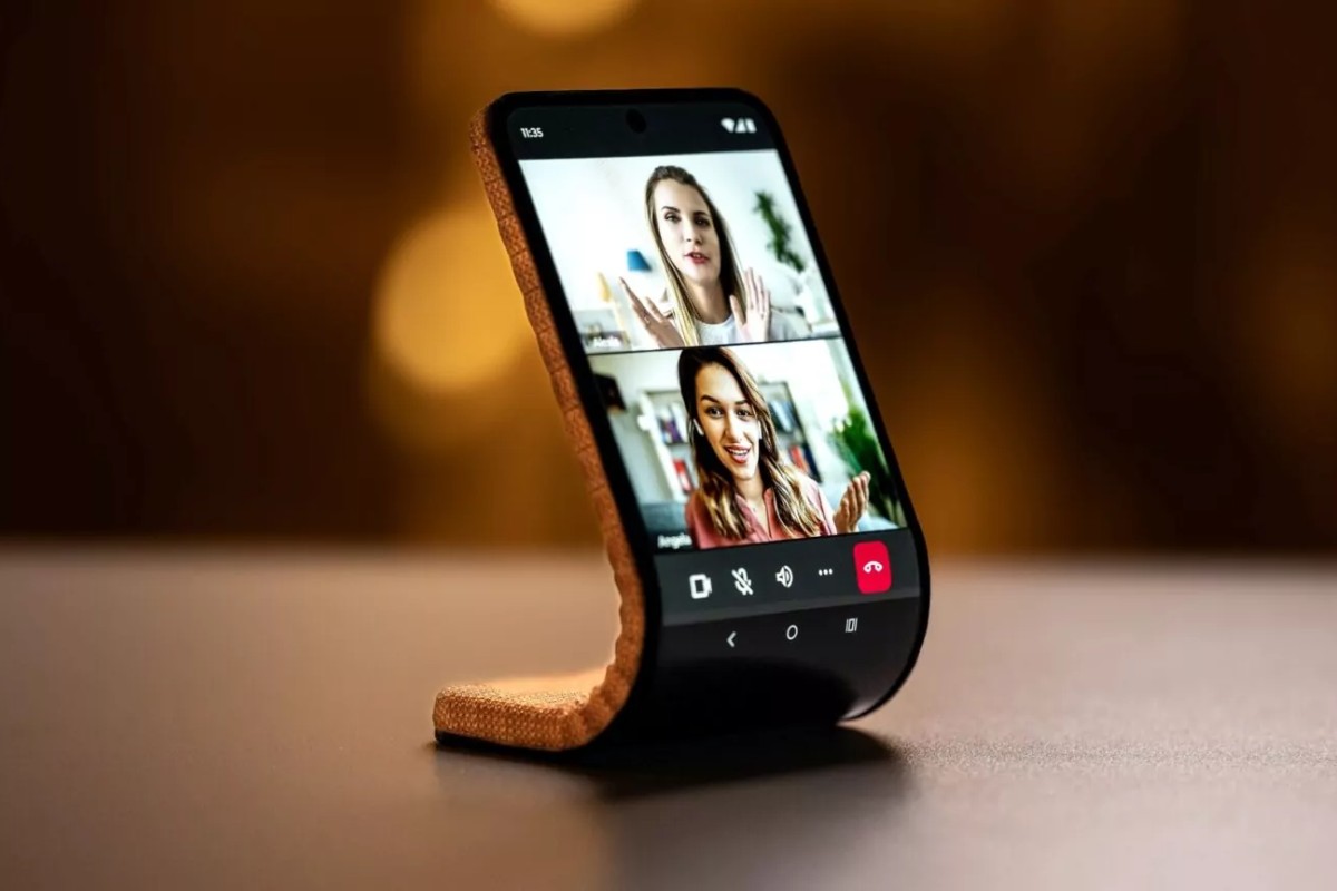 Zegarek z wielkim ekranem? Nie, to zwijany smartfon Motorola