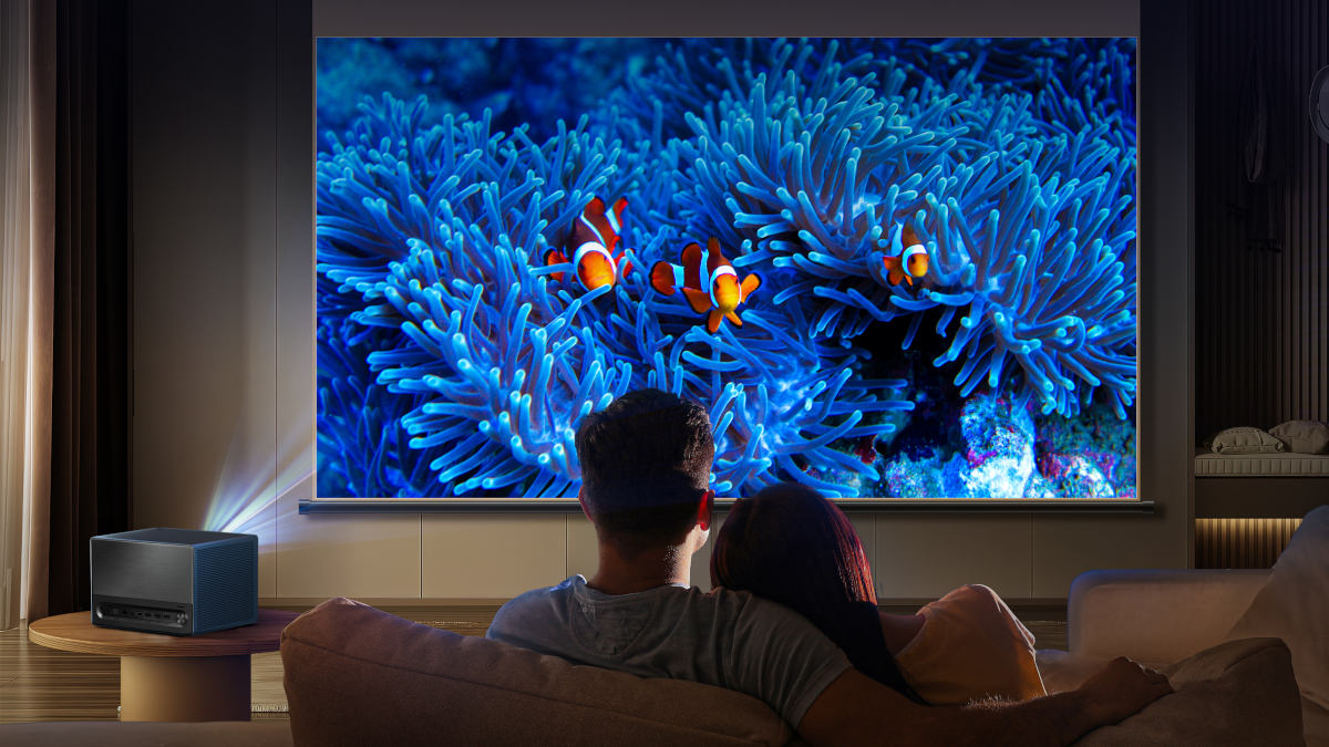 Hisense C1: ten kompaktowy projektor wyświetli obraz 300 cali. Jest już w Polsce