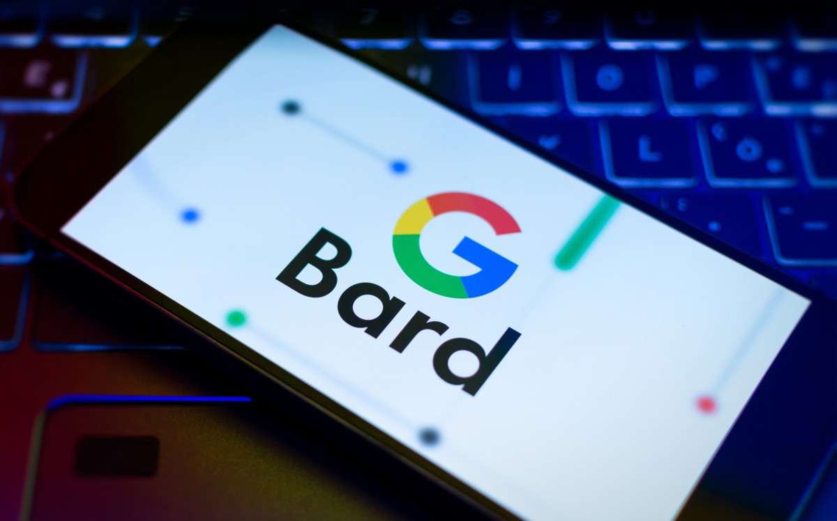 Google Bard podpowie, co jest w filmie na YouTube