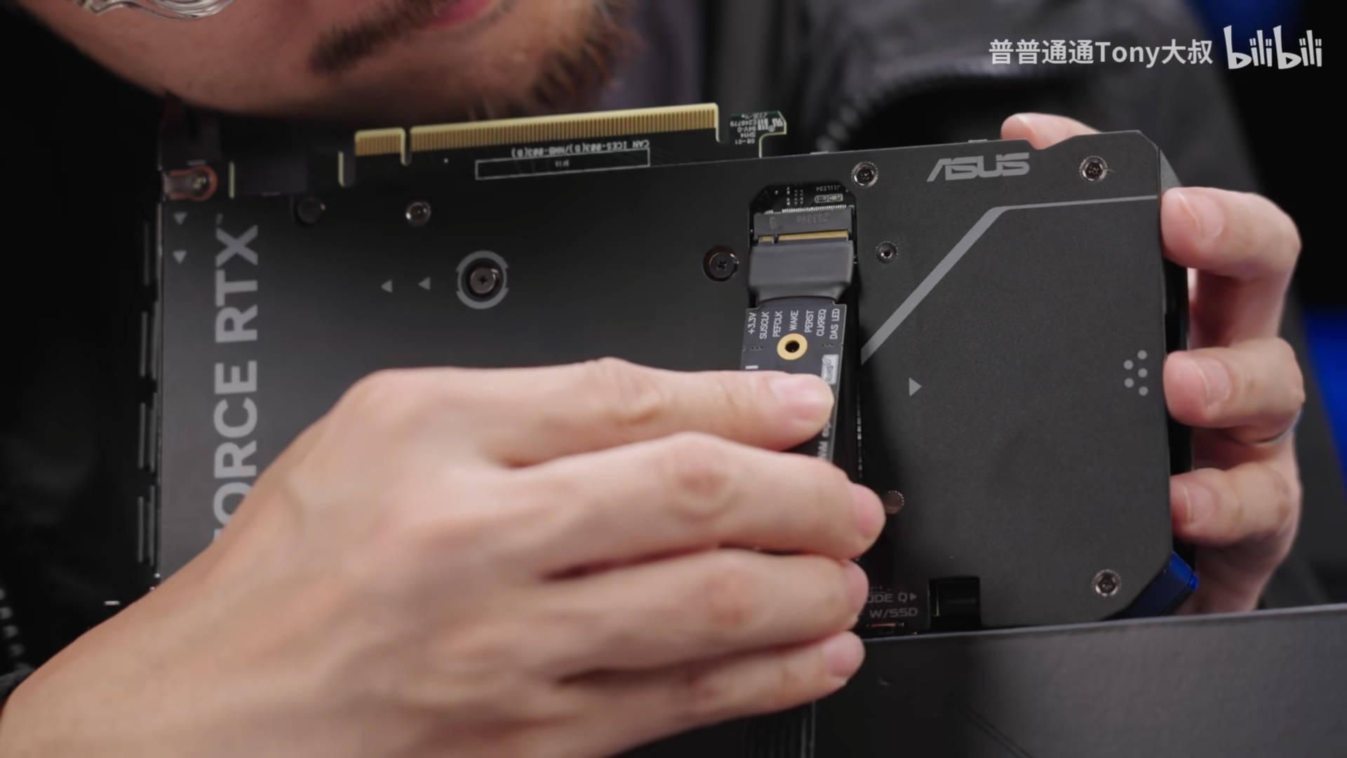 Jeden slot PCIe i dwie karty graficzne? Tak, to możliwe!