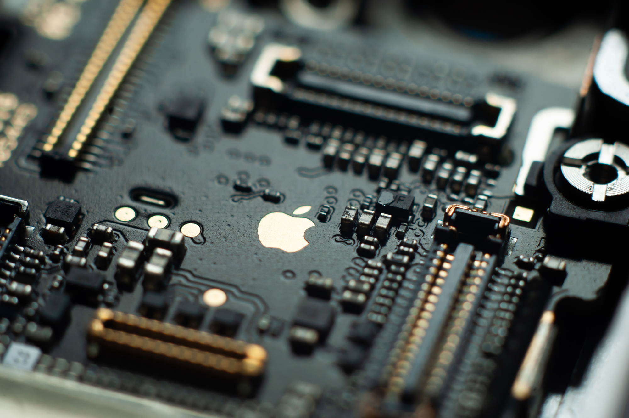 Apple zbyt wierzy we własne siły. Ważny projekt się opóźnia