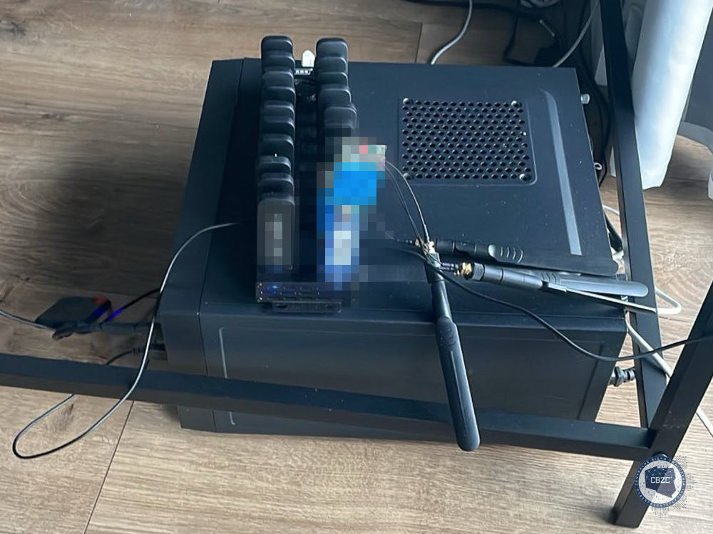 Blisko 10 tys. kart SIM i wiele innych. Spektakularna akcja policji