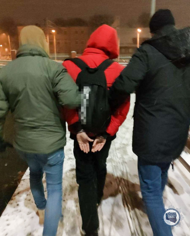 Blisko 10 tys. kart SIM i wiele innych. Spektakularna akcja policji