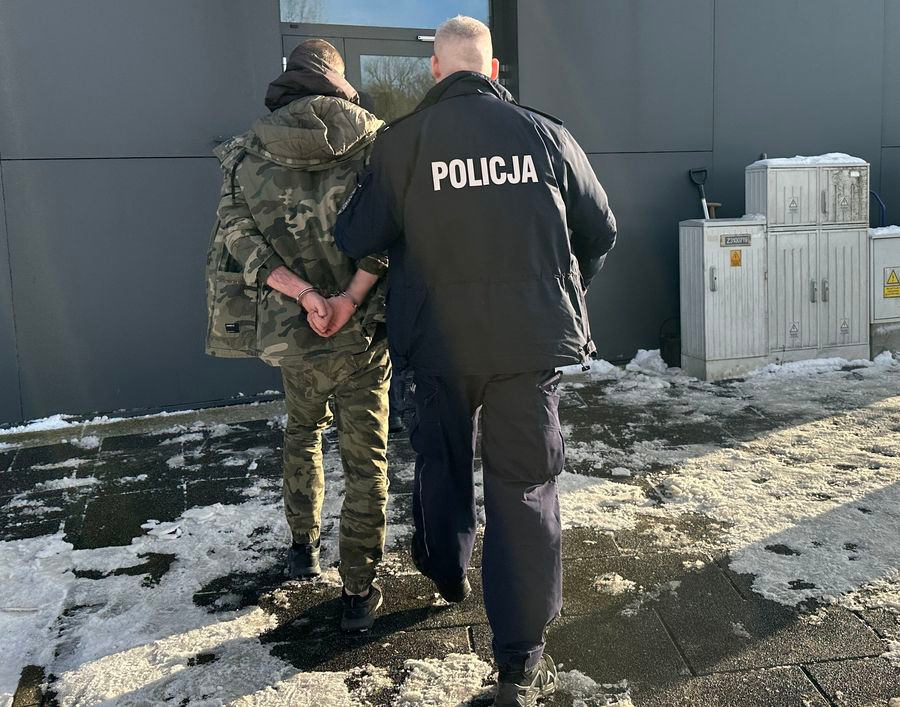 Wypłacał pieniądze z bankomatu. Grozi mu nawet 8 lat