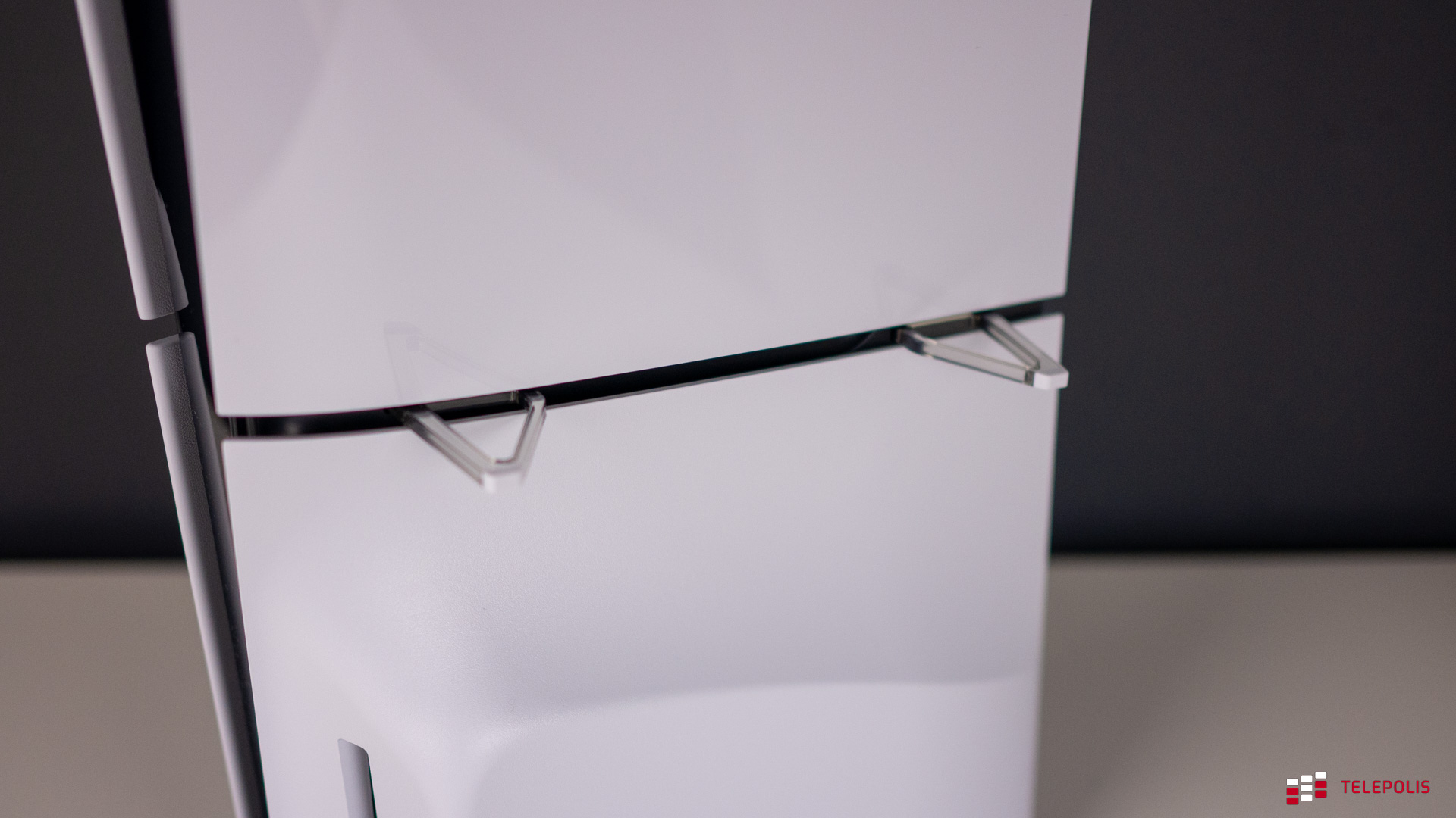 PlayStation 5 Slim – test. Schudła, za to wyrosły jej rogi