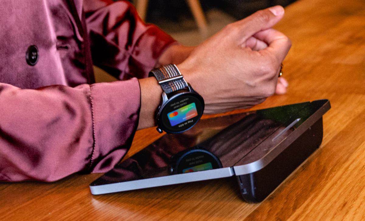 Płatności Amazfit Zepp Pay i SwatchPAY! w ponad 300 nowych bankach