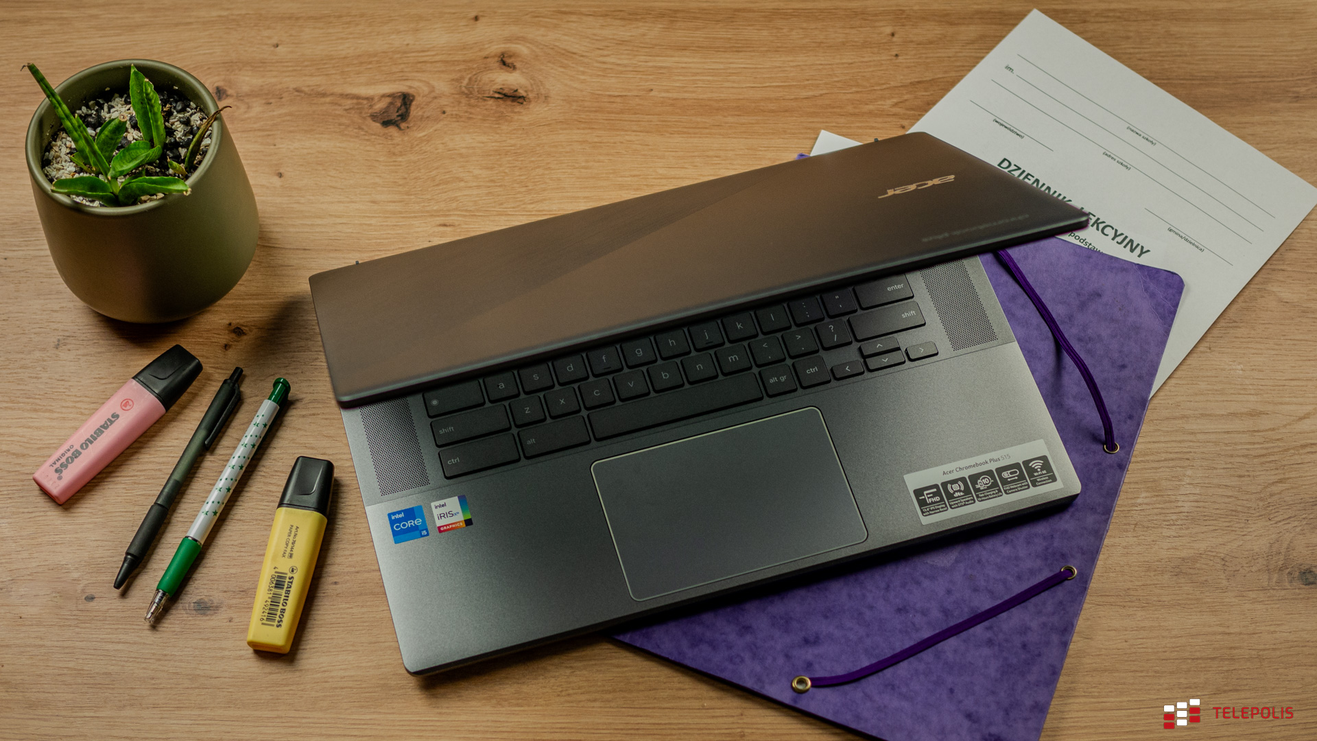 Bon 2500 zł na laptopa dla nauczyciela. Radzimy, jak wydać go z głową