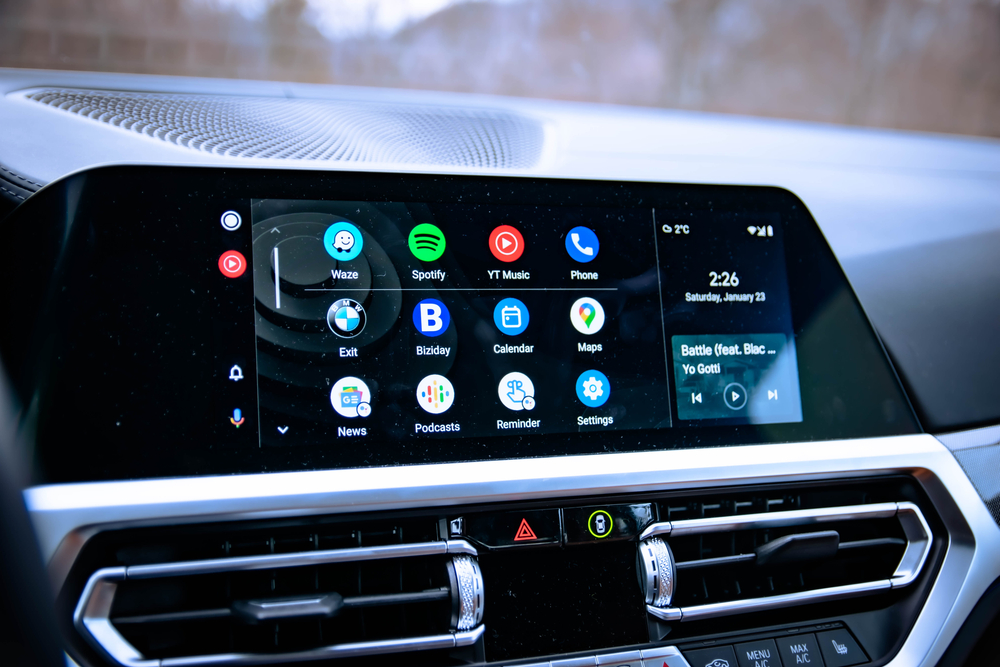 Android Auto nadrabia braki. W końcu skorzystasz na parkingu