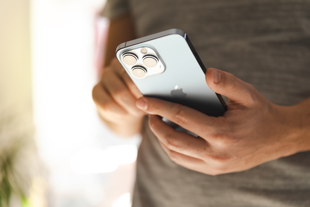 Zawodowo kradł iPhone'y. Zarobił fortunę i zdradza swoje metody