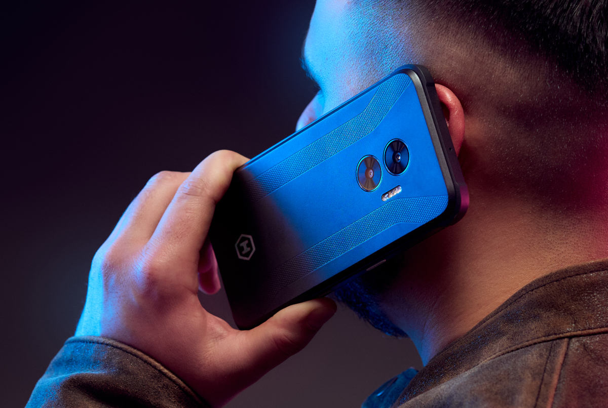 Hammer Blade V 5G, nowy pancerniak z 5G, eSIM i wymienną baterią