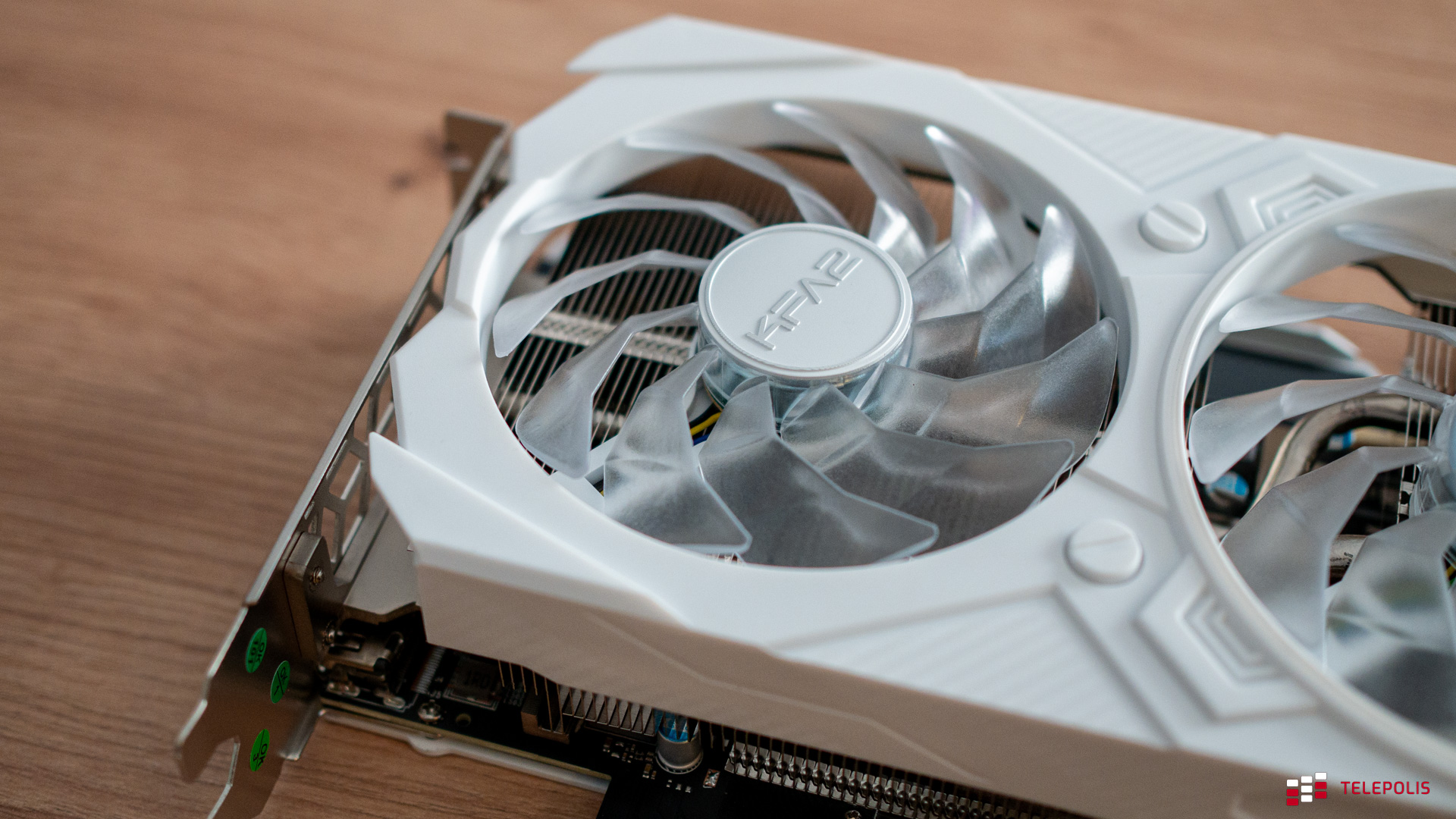 Karta dla fanów bieli. Test KFA2 GeForce RTX 4070 EX Gamer White OC