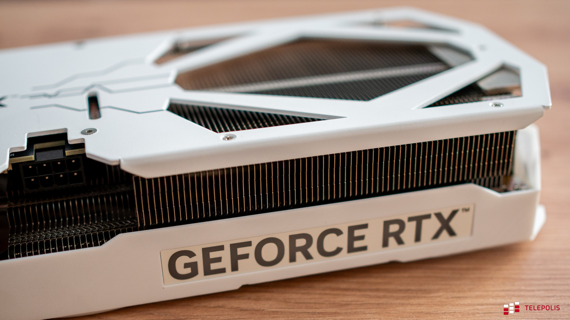 Karta dla fanów bieli. Test KFA2 GeForce RTX 4070 EX Gamer White OC