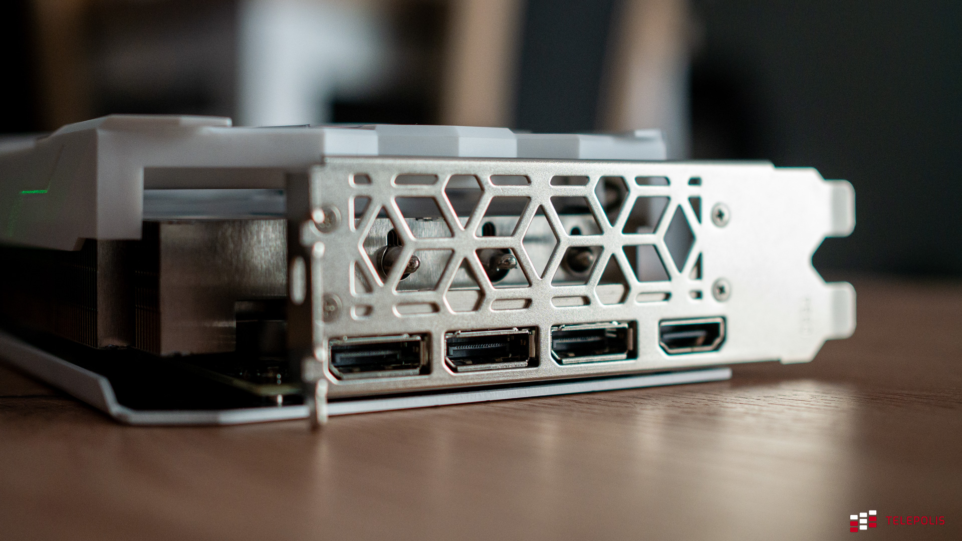 Karta dla fanów bieli. Test KFA2 GeForce RTX 4070 EX Gamer White OC