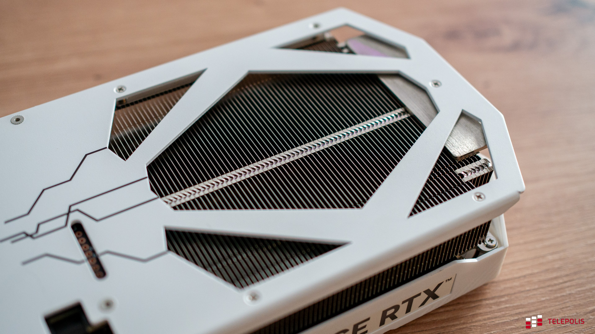Karta dla fanów bieli. Test KFA2 GeForce RTX 4070 EX Gamer White OC