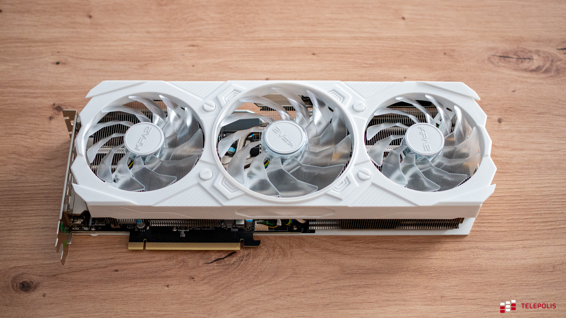 Karta dla fanów bieli. Test KFA2 GeForce RTX 4070 EX Gamer White OC