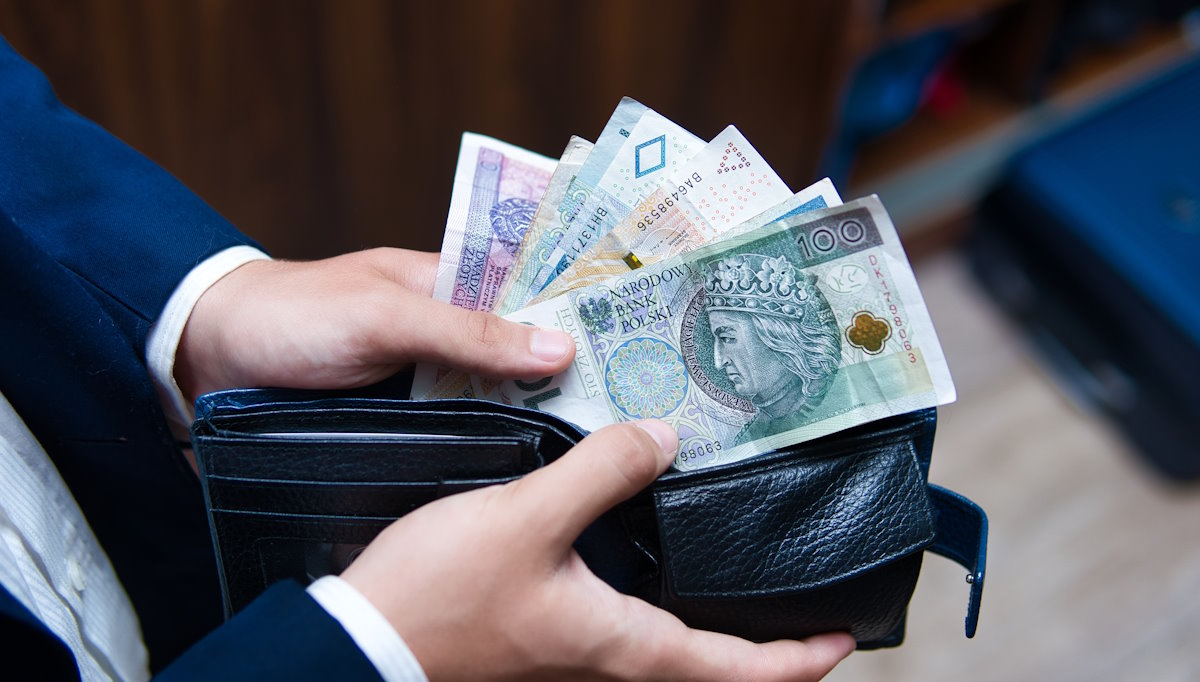 Polacy nie tacy biedni? Wiemy, ile przelali pieniędzy. Kwota szokuje