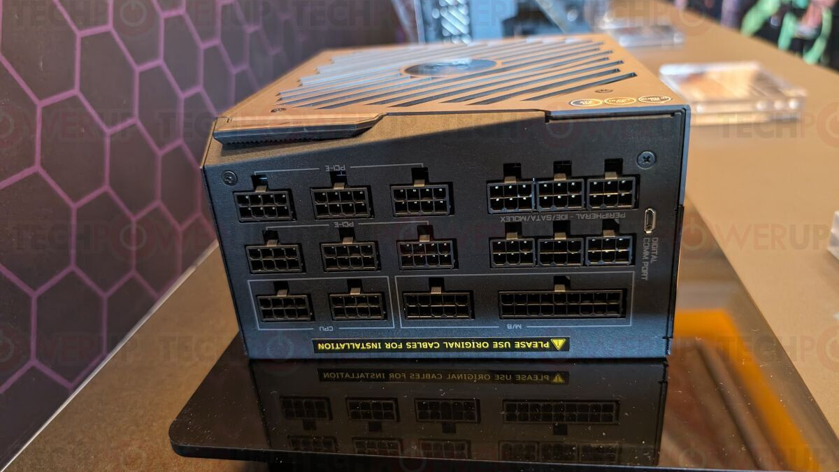 GIGABYTE szykuje piekielnie mocne zasilacze z ekranami LCD