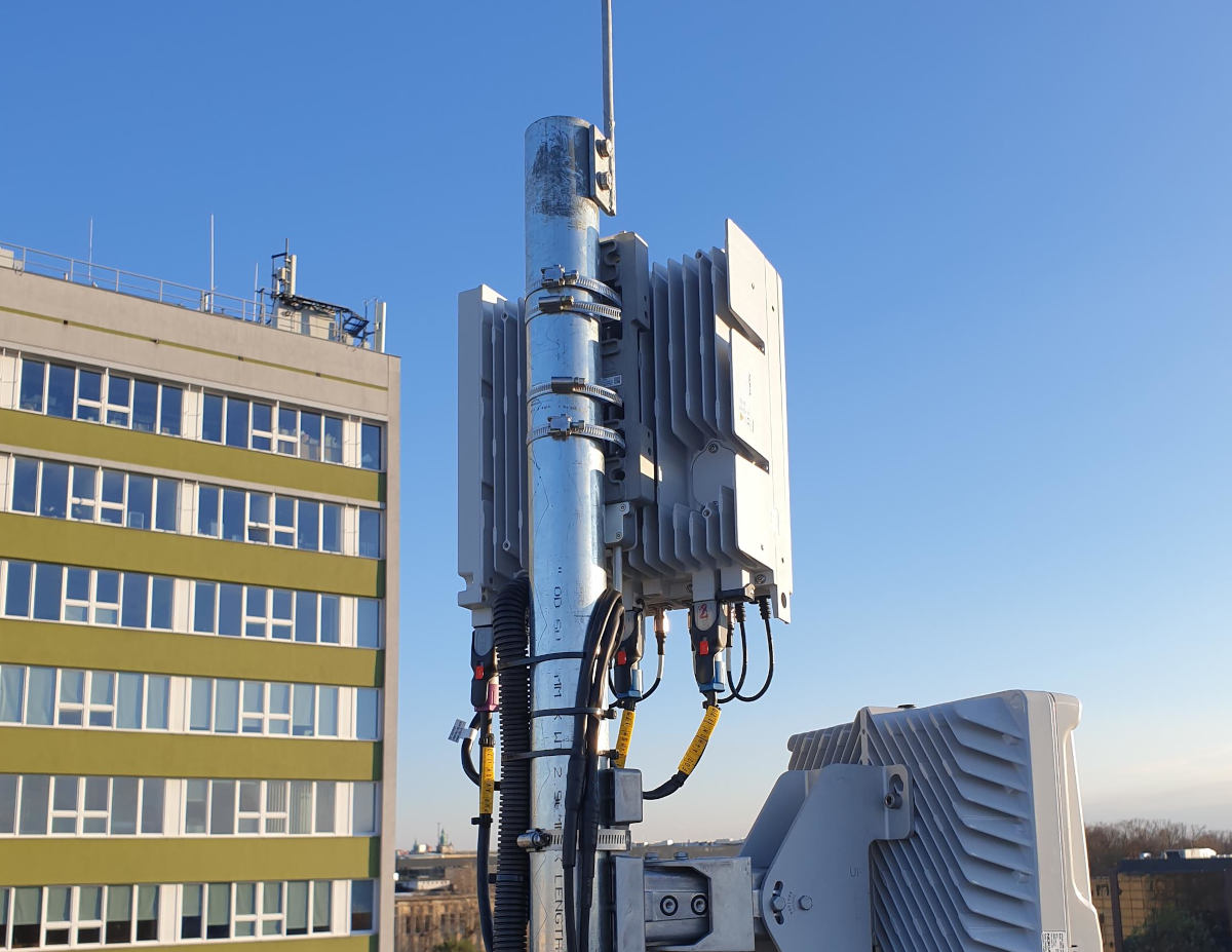 AGH uruchomiła własną sieć 5G. Takiej nie mają nawet operatorzy