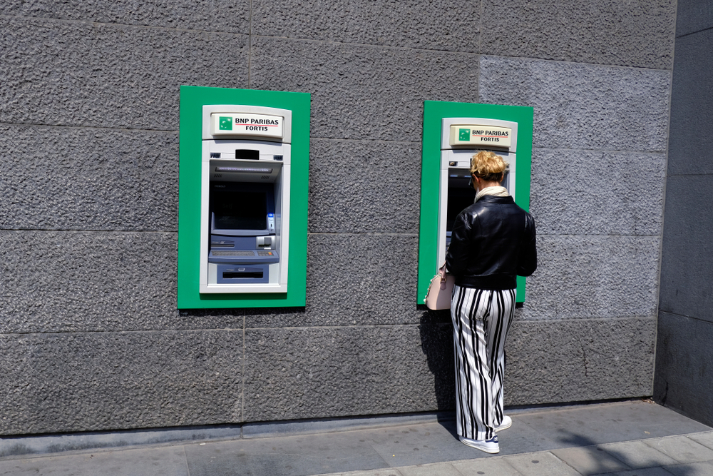 Bankomat BNP Paribas rozdawał pieniądze. Rekordzista wziął 387 tys. zł
